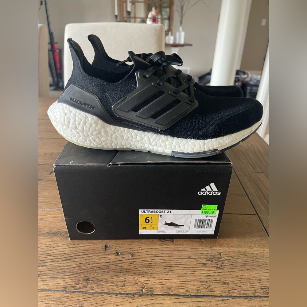 Adidas Ultraboost 21 - Mens 6.5, Women’s 7.5